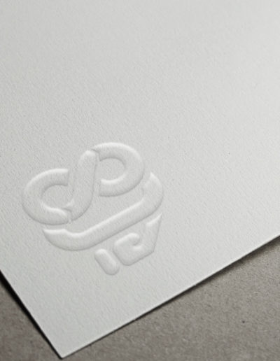 Page portfolio book Paretis Genève France logotype cnzia graphisme & impression Bassin lémanique, Nyon et Pays de Gex